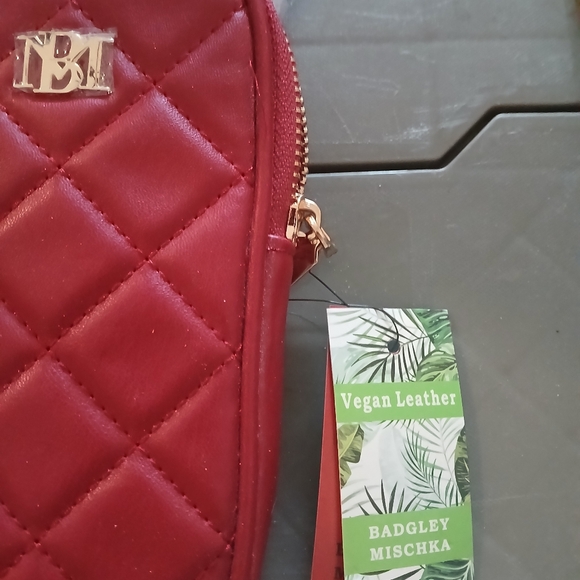 Badgley Mischka Brick Red Quilted Crossbody Bag Oval Phone Case with Long Strap - Picture 2 of 7